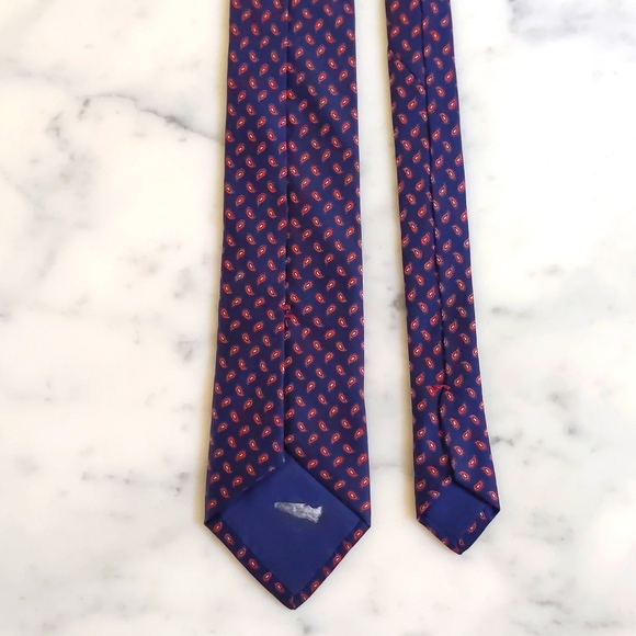 NWOT. Dark Navy Blue and Red Pattern Tie. - Picture 4 of 4